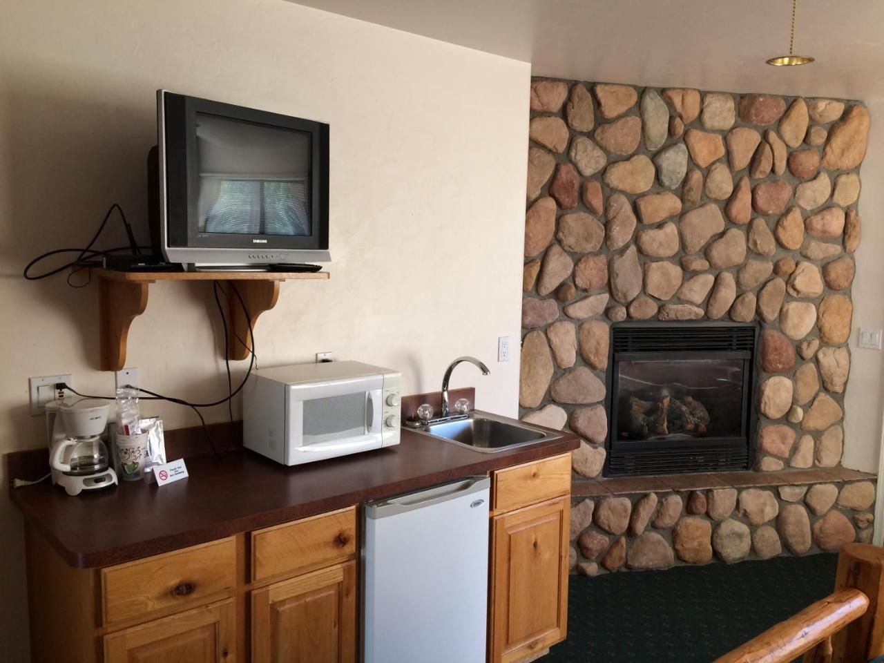 Creekside Preserve Lodge & Cabins Cordes Lakes Екстериор снимка